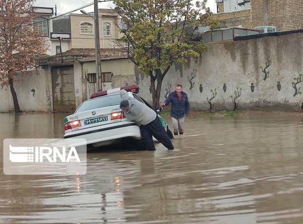 خبرنگاران بعضی خیابان های شیراز را آب گرفت